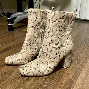 SHEIN Snakeskin Square-toe Ankle Booties Cream/Tan **BRAND NEW**